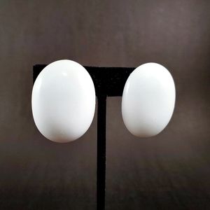 VINTATE TRIFARI DESIGNER MOD CLIP ON EARRINGS